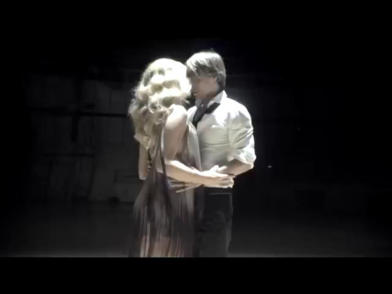 Carlos Baute - Colgando en tus manos (con Marta Sanchez) (Video Oficial)